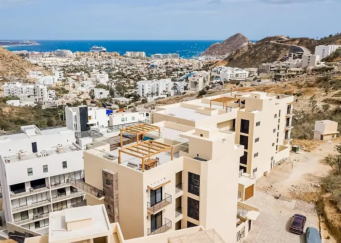 Immaculate With Stunning Views, Balcony, On-site Pool & Gym * Cabo San Lucas
