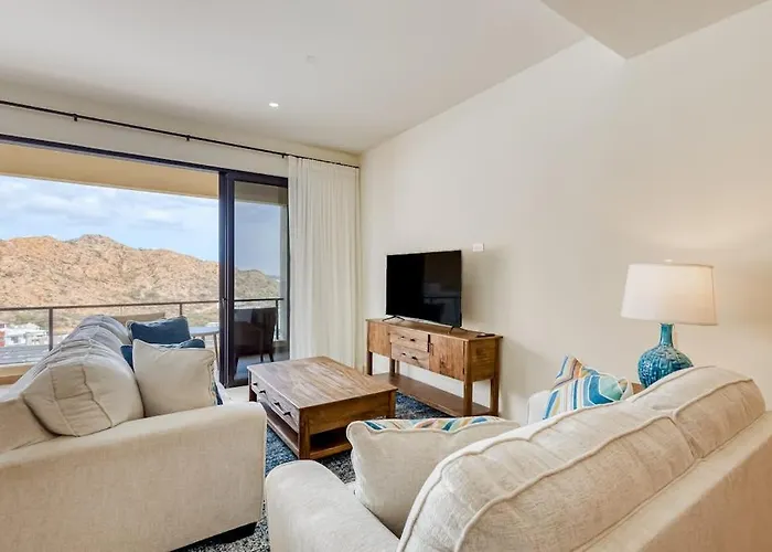 Ferienhaus Immaculate With Stunning Views, Balcony, On-site Pool & Gym *