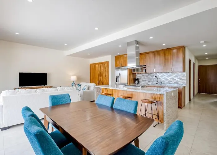 Immaculate With Stunning Views, Balcony, On-site Pool & Gym Ferienhaus *