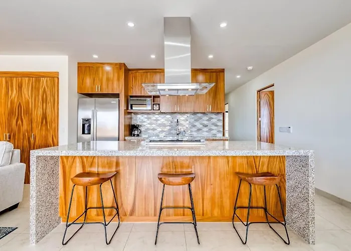 Immaculate With Stunning Views, Balcony, On-site Pool & Gym Ferienhaus *