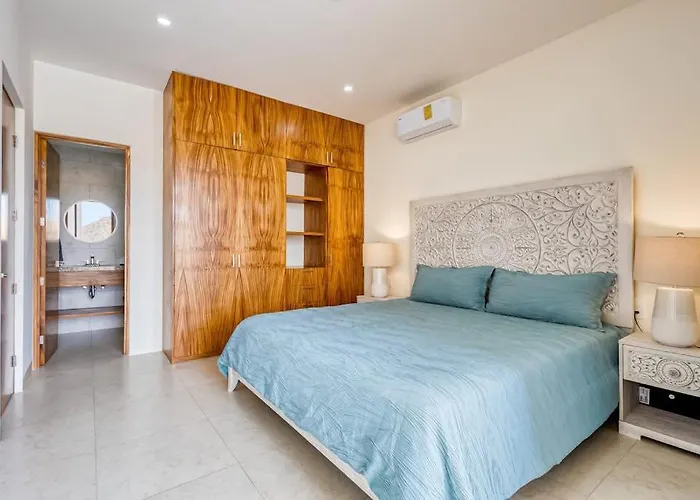 Immaculate With Stunning Views, Balcony, On-site Pool & Gym Ferienhaus *