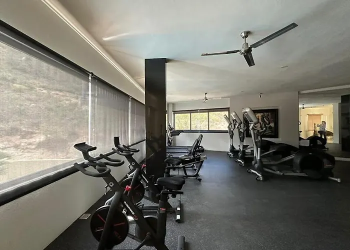 Ferienhaus Immaculate With Stunning Views, Balcony, On-site Pool & Gym *