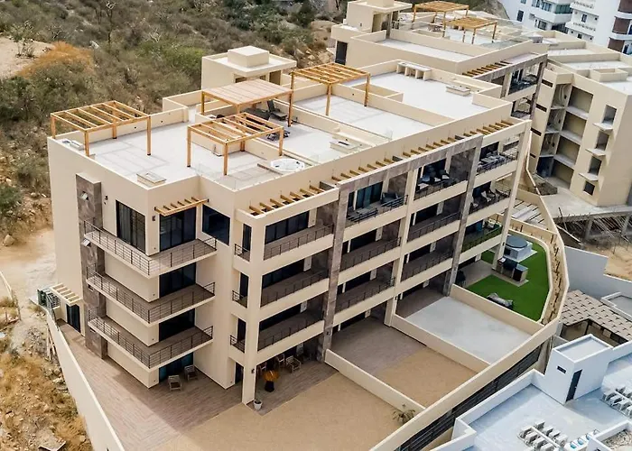 Immaculate With Stunning Views, Balcony, On-site Pool & Gym * Cabo San Lucas
