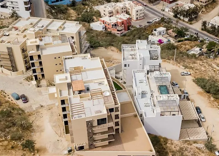 Immaculate With Stunning Views, Balcony, On-site Pool & Gym Ferienhaus